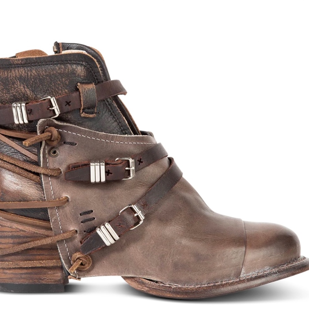 Freebird by Steven Crue boots like new